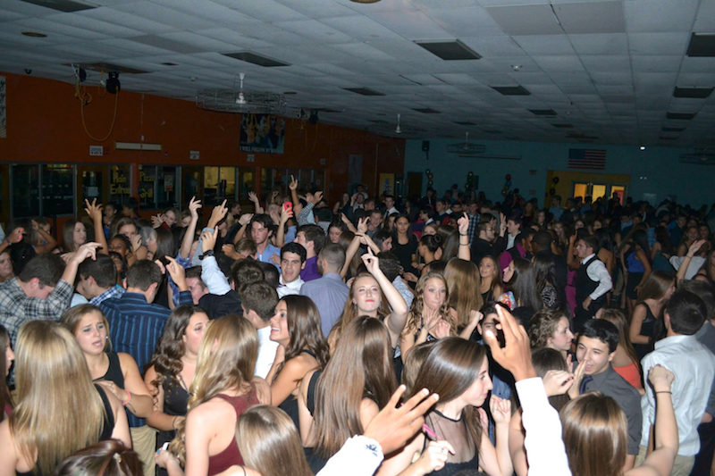 Student scholars dance the night away at Homecoming dance 