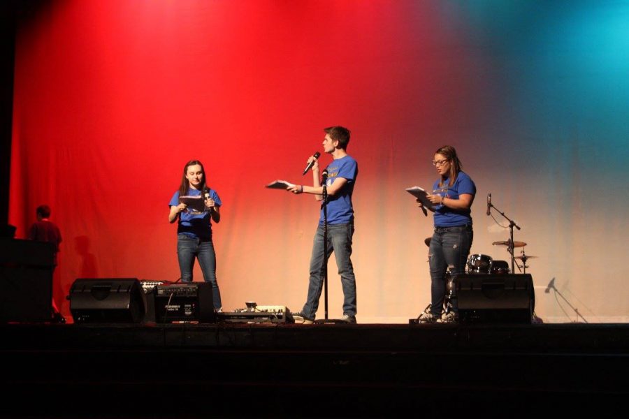 As Co-Presidents of East Singers, Jack Tremper (16) and Yael Kortsarz (16) run Easts 10th Annual Coffeehouse Event, alongside Thepsian President Natalie Chadwell (16).