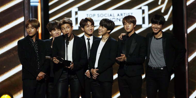 BTS wins the Top Social Artist on May 21, 2017