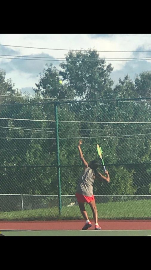 Pallavi Goculdas (‘20) practices her form on the tennis court. 