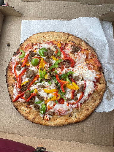 Pizzeria Halt offers a completely plant-based steak fajita pizza.