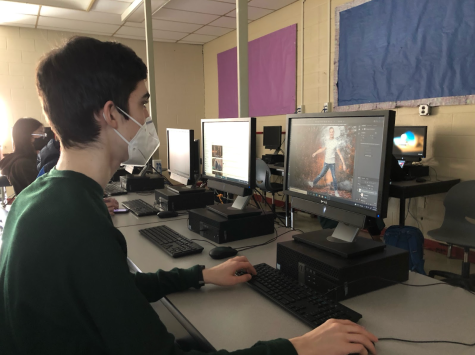 Max Green(‘23) works on touching up a photo during his Block H Computer Graphics class. 