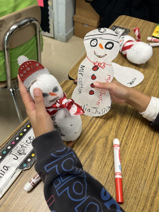 FOP members create snowmen with elementary school students for the holidays.