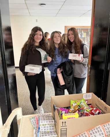 East students collect their bingo prizes at the SGA office.