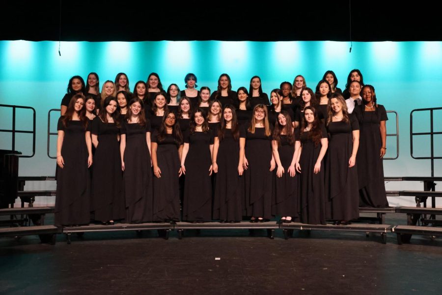 Chansons pose for a group picture after performing at the Winter Concert. 