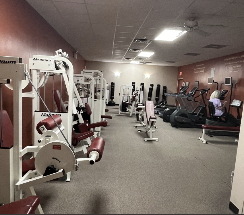 Cherry+Hill+Health+and+Racque+Club+offers+a+gym+for+women.