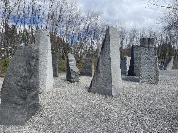 Created by Polish artist Magdalena Abakanowicz, “Space of Stone” utilizes Barre gray granite and Pennsylvania black granite to form a field of stone. This piece is up to 69 feet tall, transforming rocks into pillars of unique shape and stature.
