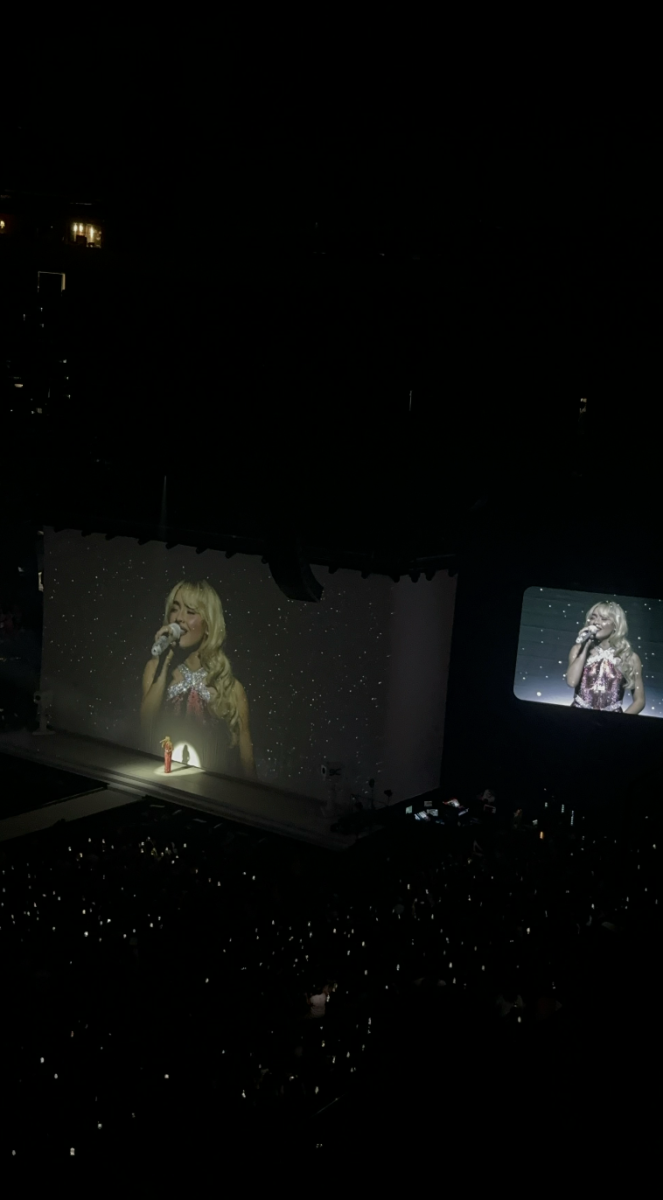 Sabrina Carpenter performing "Dumb & Poetic" at her Philadelphia show.