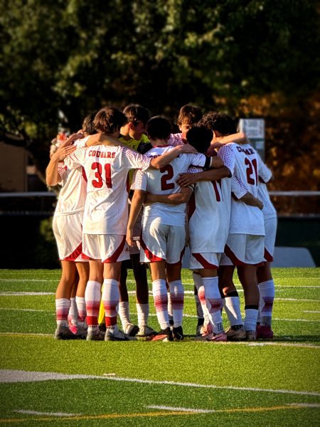 Cougars huddling before the second half begins.