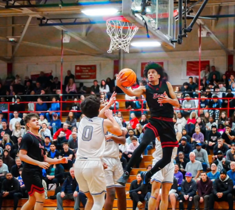 Chris Abreu ('27) gains possession of the ball and looks to shoot.