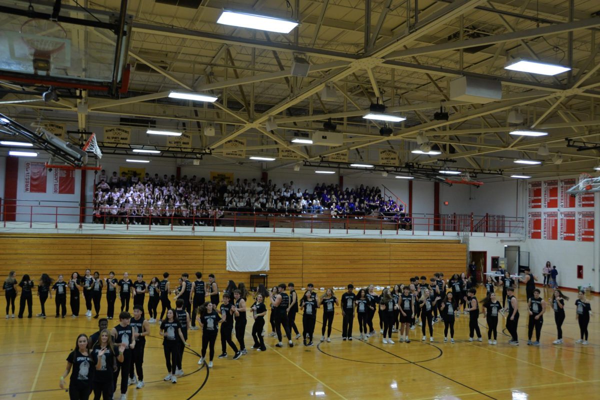 The juniors form an X during their performance to the song "Ghostbusters."