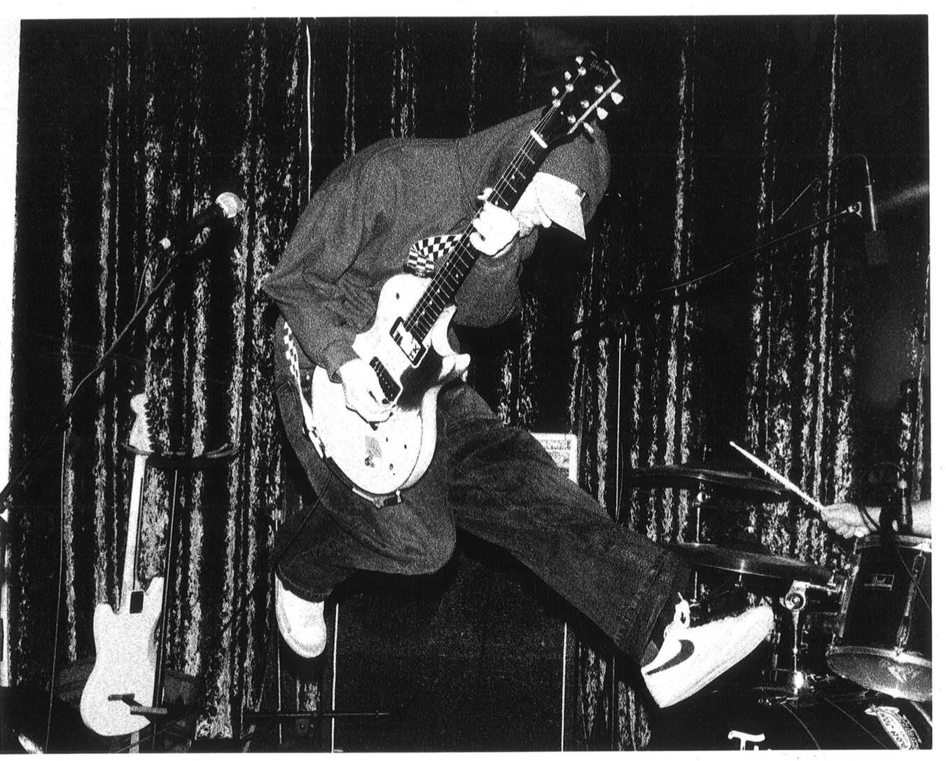 Above is a photograph of Suplee's work in the music scene.