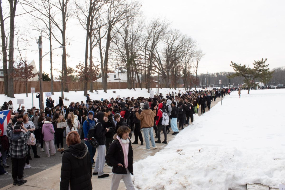 Students walk from the East Gym toward the annex.