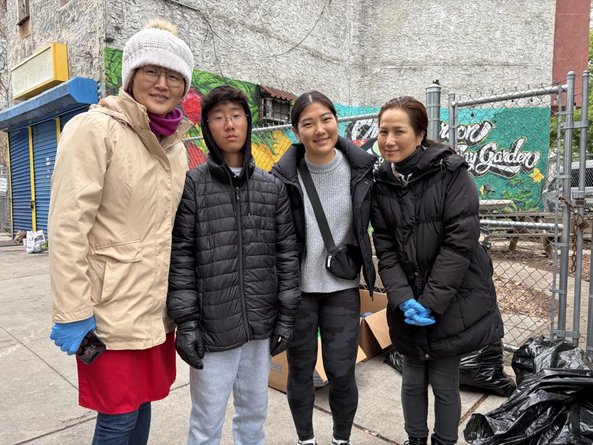 Kang ('28) pose for a photo with other volunteers